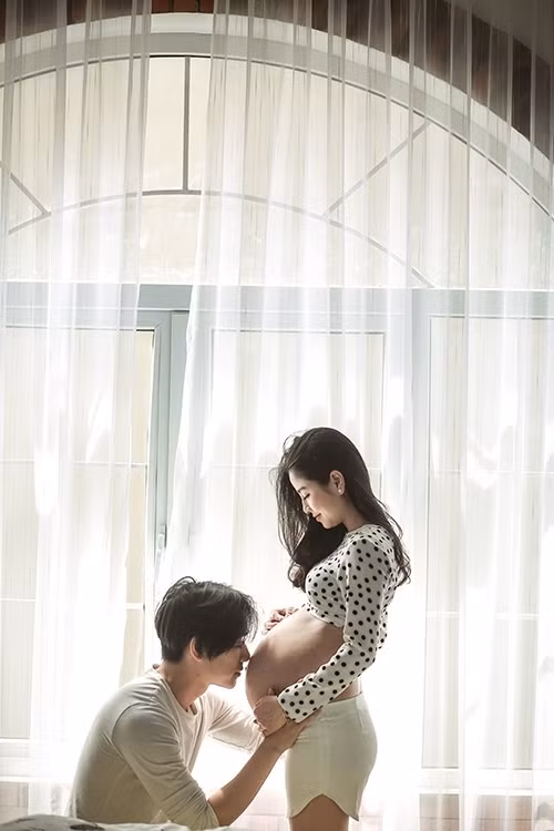 Không chỉ xinh đẹp mà cô nàng còn có giọng hát trong veo và khả năng diễn xuất khá tốt. Chính vì những điều này mà fanpage FC Nam Thương của cô nàng từng sở hữu lượng thành viên đáng ngưỡng mộ.