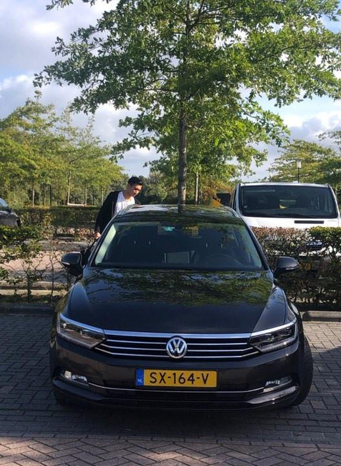 Với món quà bất ngờ này, Văn Hậu cảm thấy bất ngờ.