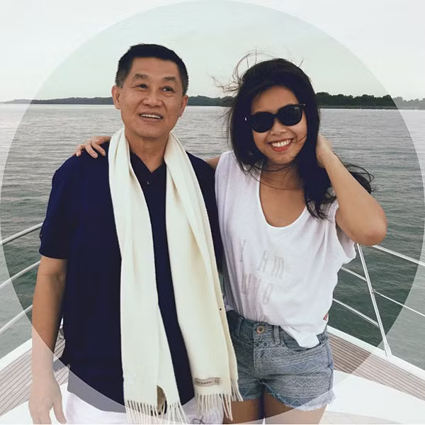 Thảo Tiên chụp cùng bố - doanh nhân Johnathan Hạnh Nguyễn