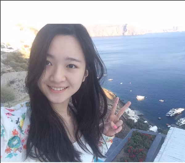 Anh Sa không tham gia vào các hoạt động showbiz. Cô được định hướng theo nghiệp kinh doanh để sau này phát triển công ty của mẹ.