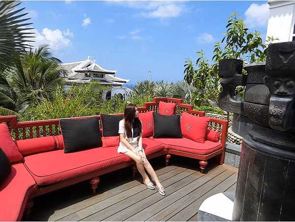 Ngoài ra, cô cũng thường xuyên đi du lịch, giải trí tại nhiều nơi sang chảnh và đắt đỏ trên thế giới.