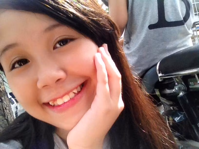 Nu sinh lop 11 va nu cuoi xinh ngam mai khong chan