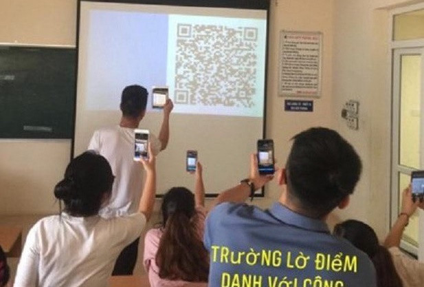 Sinh vien DH Luat hoang mang khi truong ap dung hinh thuc diem danh 4.0
