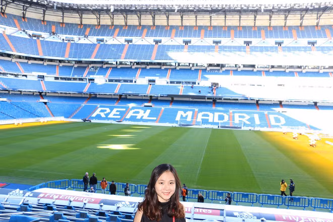 "Em nhớ không nhầm thì bàn đầu tiên của trận đấu là cú đánh đầu từ Lampard (L8). Từ đó em thần tượng L8 luôn. Sau trận đấu ấy em tìm hiểu về bóng đá nói chung và Chelsea nói riêng. Cuối mùa giải năm đó, Chelsea lên ngôi ở Champions League, em cũng dành thời gian đọc thêm về lịch sử CLB", Nữ CĐV CLB Chelsea tâm sự.