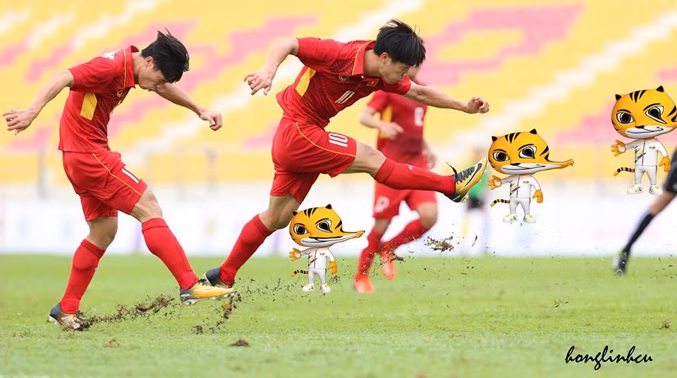 Chiều ngày 15/8, ĐT U22 Việt Nam đã có trận đấu mở màn SEA Games 29 với ĐT U22 Đông Timor trên sân vận động Majlis Perbandaran Selayang (Malaysia). Mặc dù đã có được chiến thắng 4 sao trước đối thủ nhưng, HLV Hữu Thắng và các học trò quả thực đã gặp phải rất nhiều khó khăn khi phải chơi trên sân có chất lượng khá thấp này. Ảnh: Hồng Linh Cu Đồng.