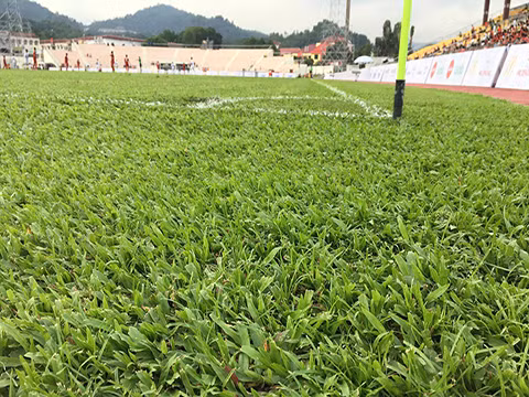 Theo như lịch trình môn bóng đá nam SEA Games 29, U22 Việt Nam sẽ còn 2 trận đấu nữa trên sân Selayang vào ngày 22/8 và 24/8. Điều đáng nói đó là 2 trận đấu đó thầy trò HLV Hữu Thắng phải đối đầu với các đối thủ cạnh tranh trực tiếp tấm vé đi tiếp tại bảng B đó là Indonesia và Thái Lan. Ảnh: thethaovanhoa