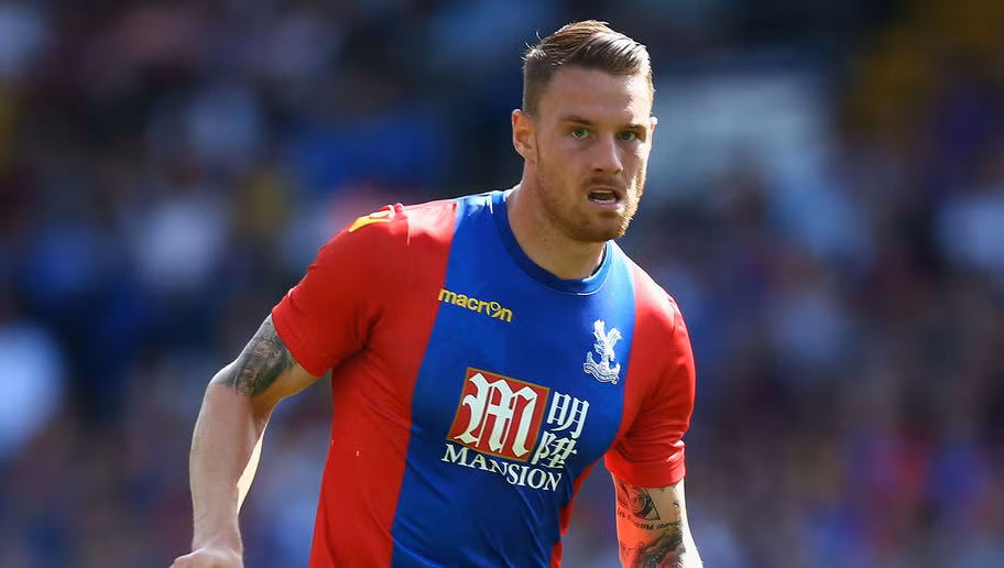 Connor Wickham cho thấy lý do vì sao mà Crystal Palace đang ráo riết săn lùng tiền đạo này. Cầu thủ này không thể đáp ứng được kỳ vọng của CLB, đặc biệt là khả năng chạy chỗ và dứt điểm vô cùng tệ.