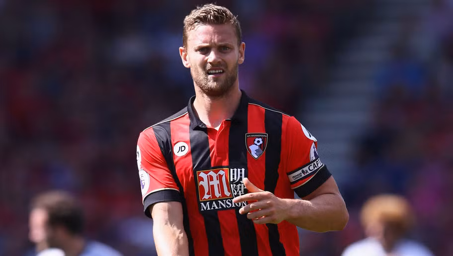 Simon Francis chính là mắt xích yếu nhất trong hệ thống phòng ngự và là nguyên nhân chính dẫn đến trận thua tồi tệ của Bournemouth trước Manchester United trong ngày khai mạc giải Ngoại hạng Anh.