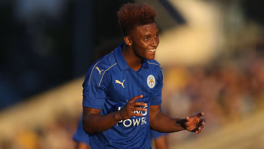 Trước khi giải Ngoại hạng Anh khai màn, Demarai Gray được báo chí tung hô quá nhiều trong khi màn trình diễn trên sân lại hoàn toàn mờ nhạt trong trận đấu của ĐKVĐ Leicester City.