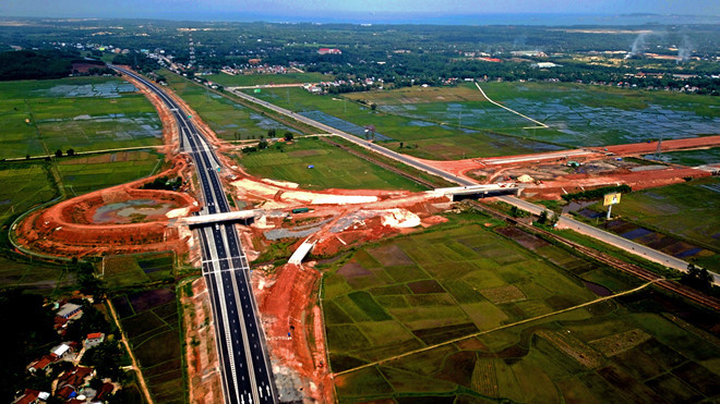 Vong xoay cao toc Da Nang-Quang Ngai sut lun qua muc, can 300 ngay khac phuc?