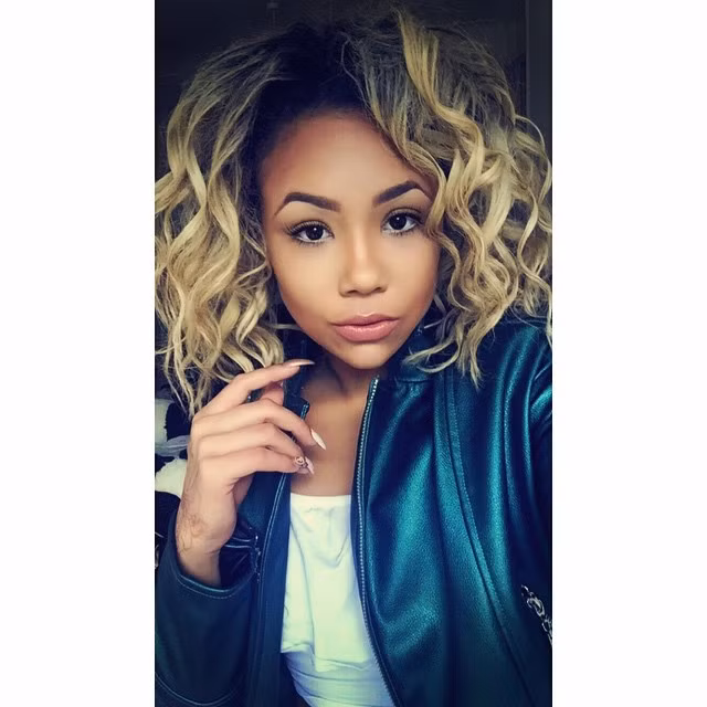 Chia sẻ với báo giới, cô bồ bốc lửa của Hector Bellerin chia sẻ cô đã biết đến điệu nhảy từ khi ba tuổi. Đầu tiên cô được bố mẹ cho đi học tại Italia Conti.