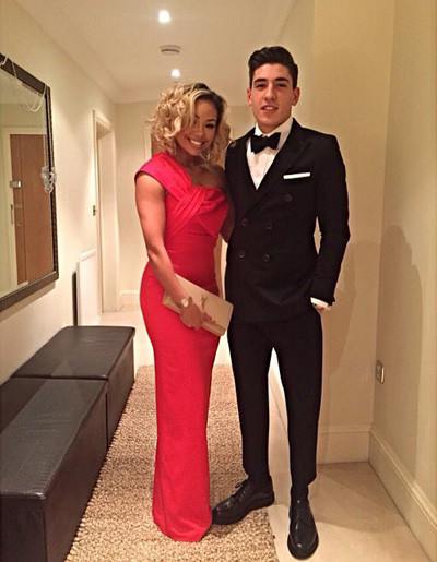 Với khuôn mặt đẹp cùng thân hình nóng bỏng thì tháng 9 năm 2014, Isabella Johnson-Ewers đã đoạt giải Á hậu 1 tại một cuộc thi áo tắm tại Mỹ.