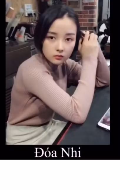 Một số khác thì cho rằng anh chàng thanh niên quay phim kia quá lầy lội khi liên tục tìm cách trêu chọc cô gái đáng yêu trên. Nhưng nó lại mang lại sự sảng khoái và nụ cười cho cộng đồng mạng.