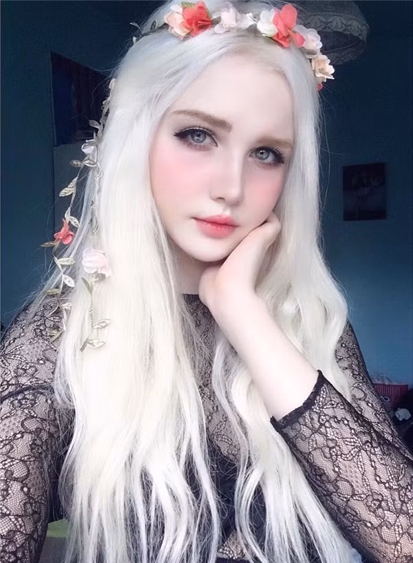 Vẻ xinh đẹp của cô con lai này đang nhận được rất nhiều sự yêu mến và quan tâm từ cư dân mạng. Một diễn đàn sau khi đăng tải hình ảnh của Nordic_alien đã nhận được hàng ngàn lượt tương tác cùng bình luận tích cực từ giới trẻ. Ảnh trong bài: Instagram nhân vật.