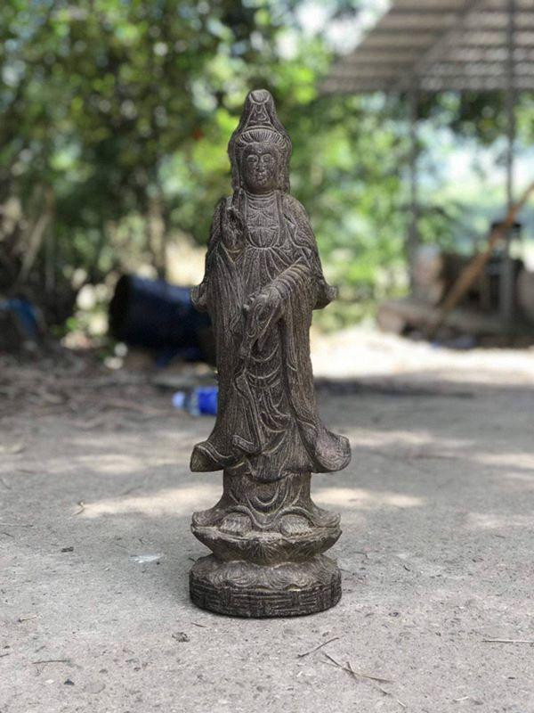 Tác phẩm "Quan thế âm" được chế tác từ lũa trầm.