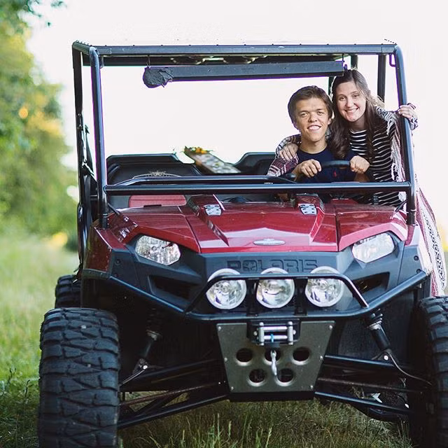 Khuôn mặt rạng ngời hạnh phúc của cặp đôi chênh lệch về ngoại hình. Ảnh: Instagram.