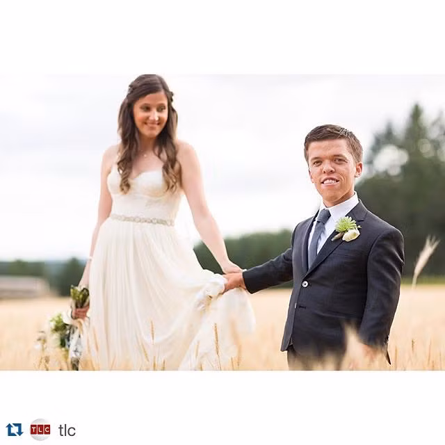 Chú rể Roloff với chiều cao 1m31 xuất hiện bảnh trai bên cô dâu Patton xinh đẹp sở hữu chiều cao 1m67.