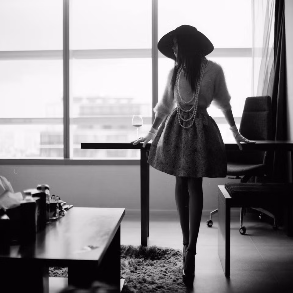 Thời gian gần đây, người ta biết tới người đẹp Sarah Shuilian trong vai trò là người mẫu ảnh. Đặc biệt, cô sở hữu một lượng fan rất lớn trên mạng xã hội.