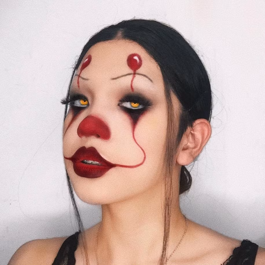 Đối diện với những bình luận tiêu cực, có lẽ cậu đã phải đấu tranh rất nhiều. Nhưng không vì thế mà cậu bỏ đi sở thích trang điểm của mình.