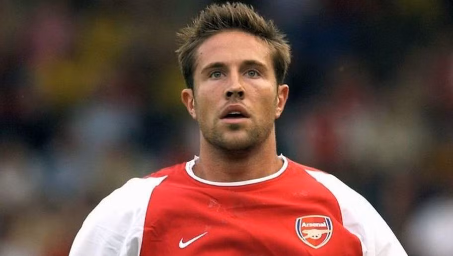 Mọi người thường chỉ nhớ đến Matthew Upson trong màu áo Birmingham hay West Ham, ít ai biết rằng cầu thủ này đã từng vô địch Ngoại hạng Anh cùng Arsenal mùa giải 2001-02.