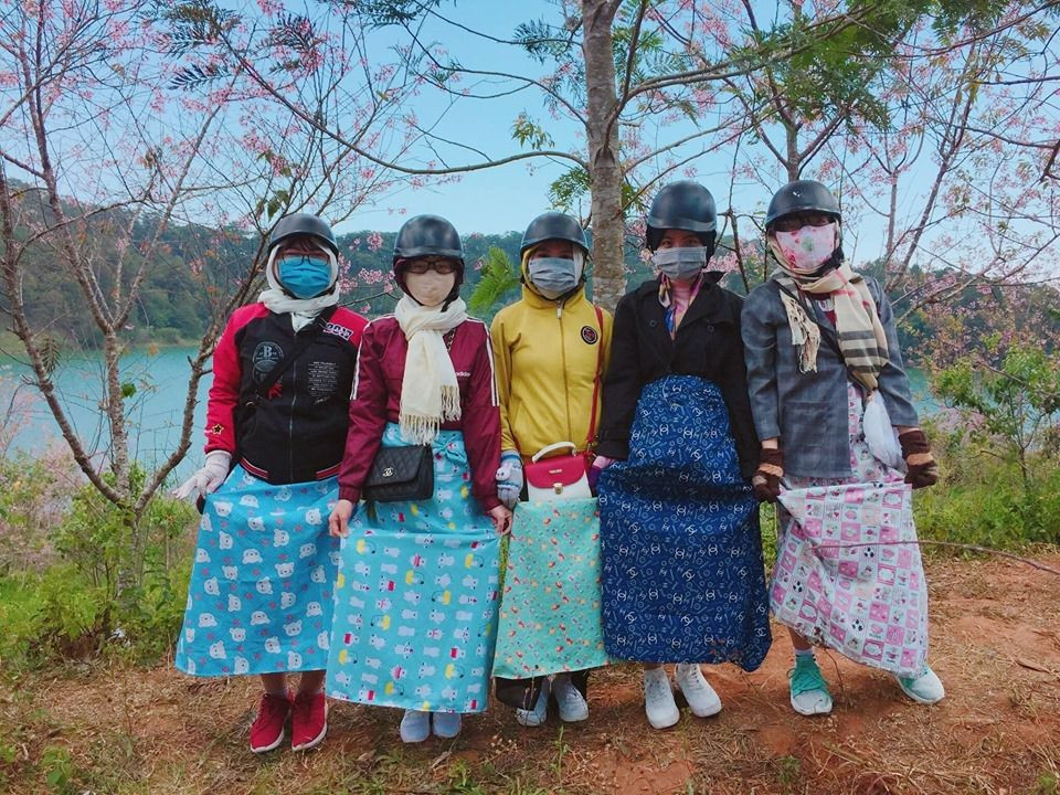 Với trào lưu này, bạn không cần mang nhiều quần áo thay đổi, không mất nhiều thời gian tạo dáng thậm chí không cần trang điểm mà vẫn yên tâm có được bộ ảnh du lịch cực chất mang về.