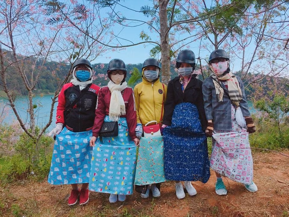 Với trào lưu này, bạn không cần mang nhiều quần áo thay đổi, không mất nhiều thời gian tạo dáng thậm chí không cần trang điểm mà vẫn yên tâm có được bộ ảnh du lịch cực chất mang về.