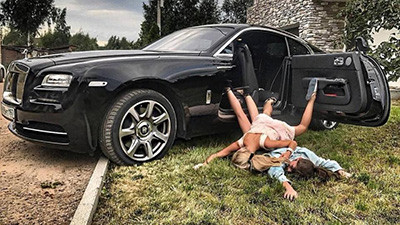 Sau đó, kiểu chụp ảnh ngã sấp mặt được biến thành trào lưu được nhiều dân du lịch ứng dụng.