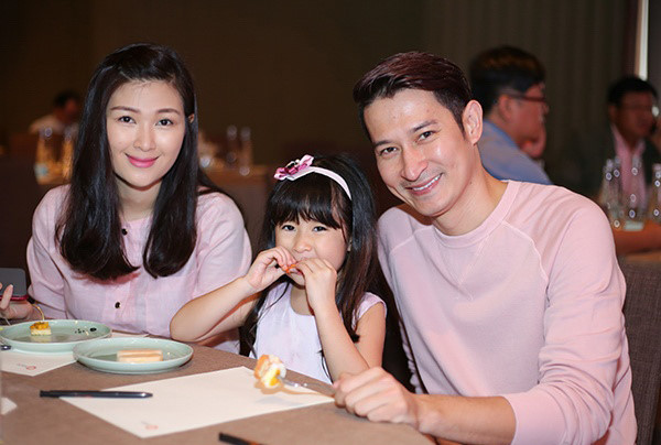 Co bau truoc cuoi, A hau goi cam Anh Thu gio lam me the nao?