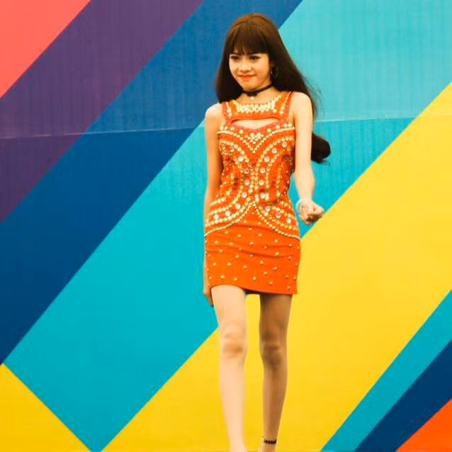 Hình ảnh anh chàng Tiến Đạt tự tin sải bước trên sàn catwalk như một nàng người mẫu nhà nghề đã trở nên quá quen thuộc với bạn bè, người thân và những người trong cộng đồng LGBT.