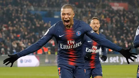 Sau khi lập hat-trick giúp PSG đè bẹp Guingamp ở Ligue 1 đêm qua, Kylian Mbappe đã lên tiếng úp mở về tương lai. Tiền đạo này cho biết anh đang rất hạnh phúc ở PSG và sẽ ở lại đây đến năm 2021.