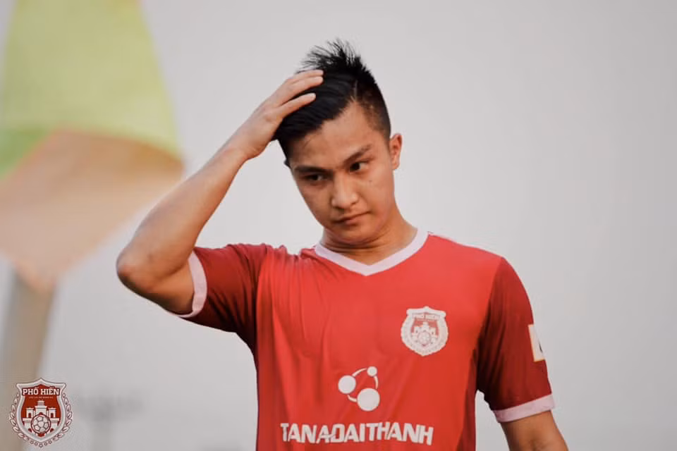 Trong những trận đấu đã qua, Martin Lo rất lợi hại với những tình huống phát động tấn công cùng những cú đá phạt có điểm rơi chính xác giúp đồng đội làm bàn. Đến thời điểm này, Martin Lo đã ghi 3 bàn thắng sau 8 vòng đấu.