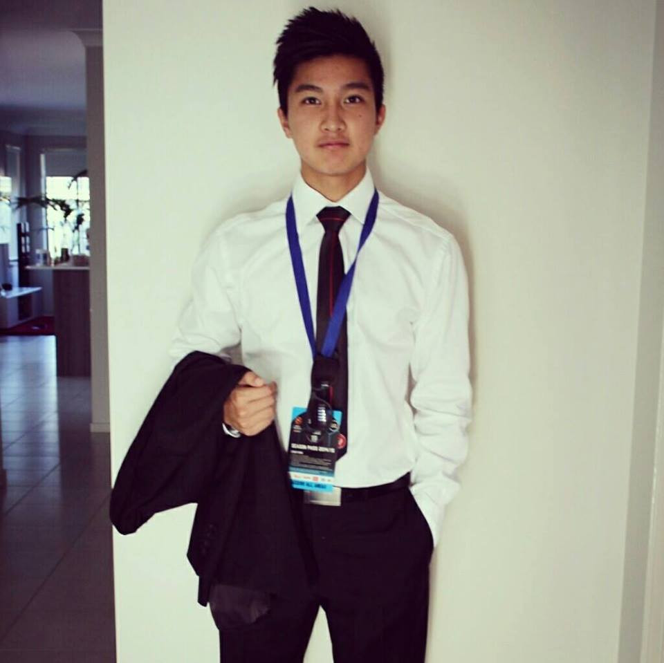 Giữa mùa bóng 2018, chấn thương gối khiến anh nghỉ thi đấu dài hạn. Tháng 6-2018, anh về tập luyện cùng CLB B.Bình Dương với mong muốn được thi đấu ở V-League. Tuy nhiên, do chính sách nên Martin Lo được giới thiệu về CLB Phố Hiến thi đấu và ngay lập tức đã gây ấn tượng trong màu áo đội bóng thuộc Hưng Yên.