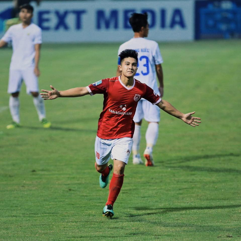 Bên cạnh những gương mặt quen thuộc như Hồ Tấn Tài, Bùi Tiến Dụng, Triệu Việt Hưng, Nguyễn Thành Chung, Nguyễn Tiến Linh, Trương Văn Thái Quý... thì cầu thủ Việt kiều Martin Lo đã được góp mặt trong đội tuyển U23 Việt Nam chuẩn bị cho SEA Games.