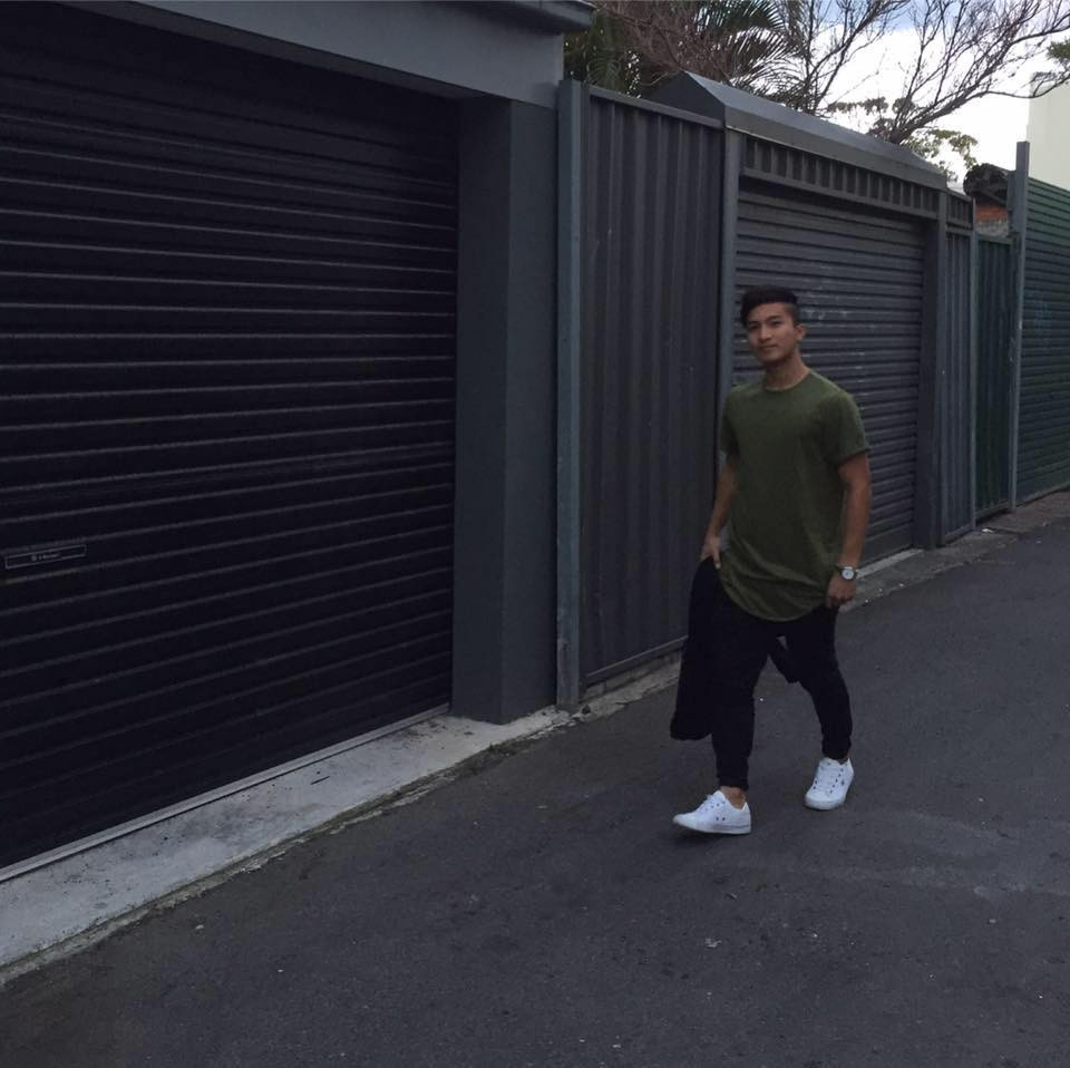 Năm 16 tuổi, Martin Lo được CLB Western Sydney Wanderes ký hợp đồng chuyên nghiệp, sau đó lần lượt chơi cho các CLB Bonnyrigg White Eagle, Marconi Stallions ở giải A-League.