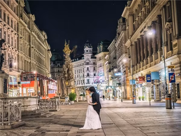 Không chỉ có bộ ảnh cưới lung linh mà cặp đôi Keow và Marta còn có những giây phút trải nghiệm khó quên trong đời. Họ cùng nhau nắm tay nhau vượt mọi trở ngại trên cuộc hành trình chụp ảnh cưới và cũng là thử thách đầu tiên của họ trong cuộc sống hôn nhân sắp tới.