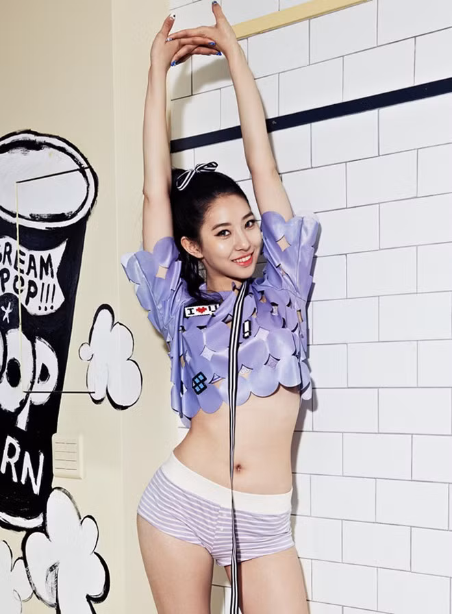 Thành viên khác của BESTie là Dahye cũng lọt danh sách người đẹp sở hữu rốn đẹp.