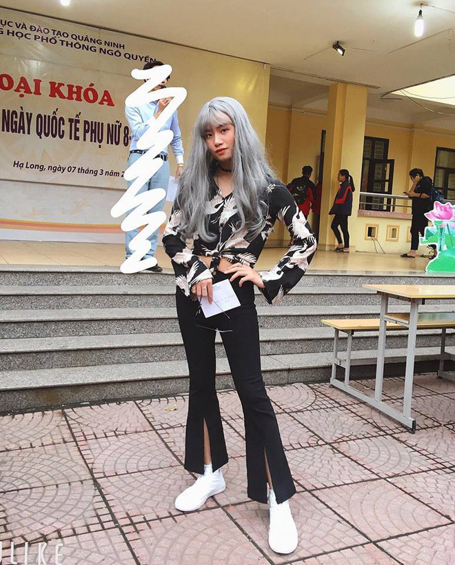 Bên cạnh đó, không ít người lại khen nam sinh giả gái này rằng: "Xinh quá", "Dáng thon như con gái", "Mặt này chắc không giả gái thì đẹp trai đấy"...