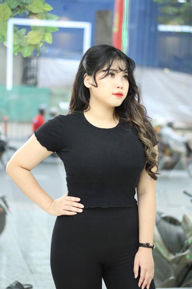 Trước khi phẫu thuật giảm vòng 1, Thu Trang không cảm thấy tự hào khi sở hữu bộ ngực có kích cỡ lên tới 110 cm, nữ sinh ngực khủng này thấy tự ti và sống khép mình, ngại tiếp xúc với mọi người hơn.