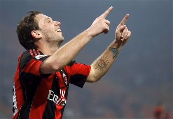 Dù đã có cơ hội sửa sai ở Samdoria, AC Milan và Inter Milan nhưng với tính cách bất cần của mình, đi đến đâu Cassano đều gây ra rắc rối đến đó.