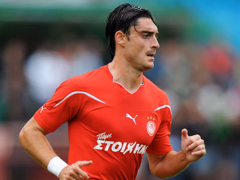 Nhưng năm thứ 2 thi đấu tại Liverpool của Riera lại không suôn sẻ như mong đợi. Anh liên tục bị chấn thương và mất luôn vị trí thi đấu chính thức.