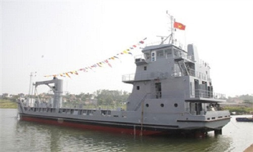 Quang Ninh ha thuy 2 tau cho quan xuat khau sang chau My