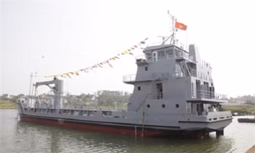 Quang Ninh ha thuy 2 tau cho quan xuat khau sang chau My