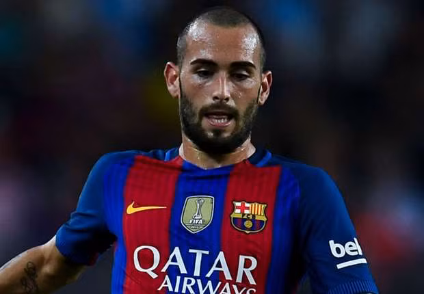 Aleix Vidal muốn rời Barca, nhưng không thành: Báo cáo tin chuyển nhượng cầu thủ của Đài RAC 1 cho biết, Vidal đã tìm cách chuyển sang Valencia trong ngày cuối cùng của kỳ chuyển nhượng Hè năm nay.