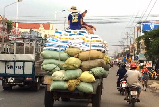 Tất cả các phương tiện tham gia giao thông đều có thể chở hàng cồng kềnh.