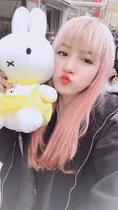 Khi được hỏi về kinh nghiệm gắp thú nhồi bông Huyền Trang cho hay: "Kinh nghiệm của mình chính là chọn máy còn nhiều gấu, chọn những con nằm sát cửa. Kiểm tra xem kẹp có lực không.