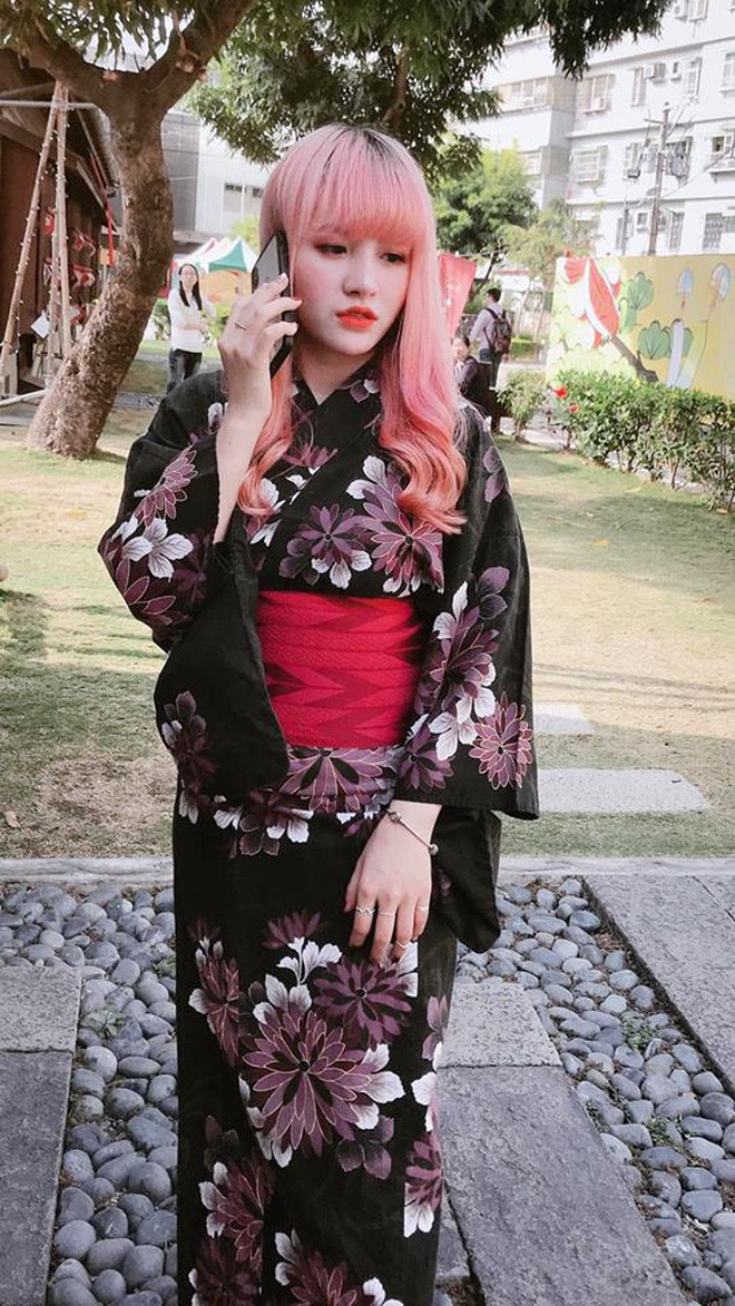 Huyền Trang cũng cho biết thêm: "Vì đang sống một mình nên quyết định sưu tầm gấu, để kín trong phòng cho đỡ cô đơn".