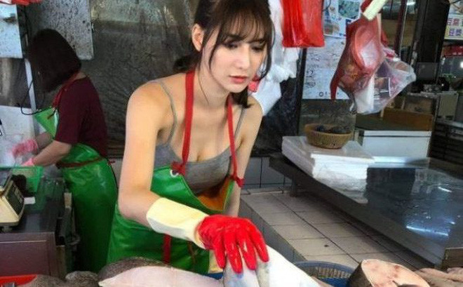 Khi đã lớn, có công việc và thu nhập ổn định, bất cứ dịp nào có thời gian, Bồng Bồng đều về nhà và giúp lo toan việc ở sạp cá vì sợ mẹ phải làm việc quá sức.