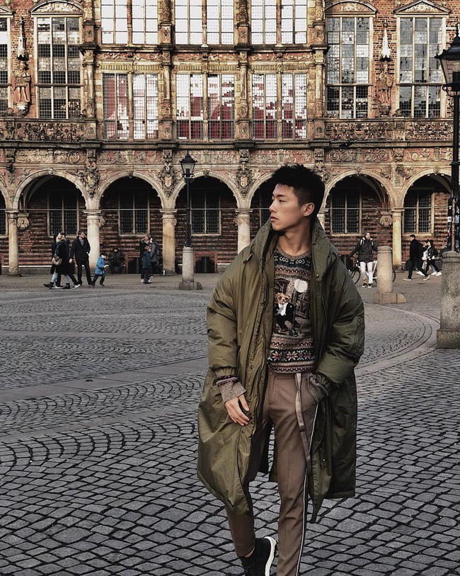 Sở hữu chiều cao 1m76 cùng tỉ lệ cơ thể cân đối, Cheng đã nhận được những lời mời xuất hiện trong bộ lookbook của vài nhãn hàng thời trang.