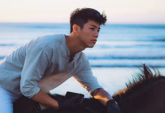 Không những đam mê với ngành nghệ thuật trang trí, Cheng Fan còn có một tình yêu mãnh liệt với du lịch với khám phá. Anh chàng đã chu du qua không ít miền đất trên địa cầu.