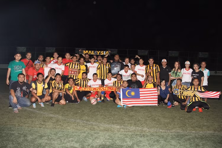 Vào năm 2014 cũng trong khuôn khổ trận bán kết lượt đi trên SVĐ QG Malaysia, các CĐV Malaysia đã bị cho là đánh hội CĐV Việt Nam.